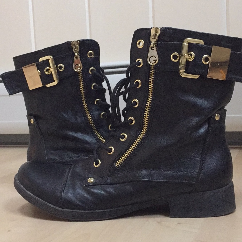 G by Guess black & gold lace up combat boots 8 1/2